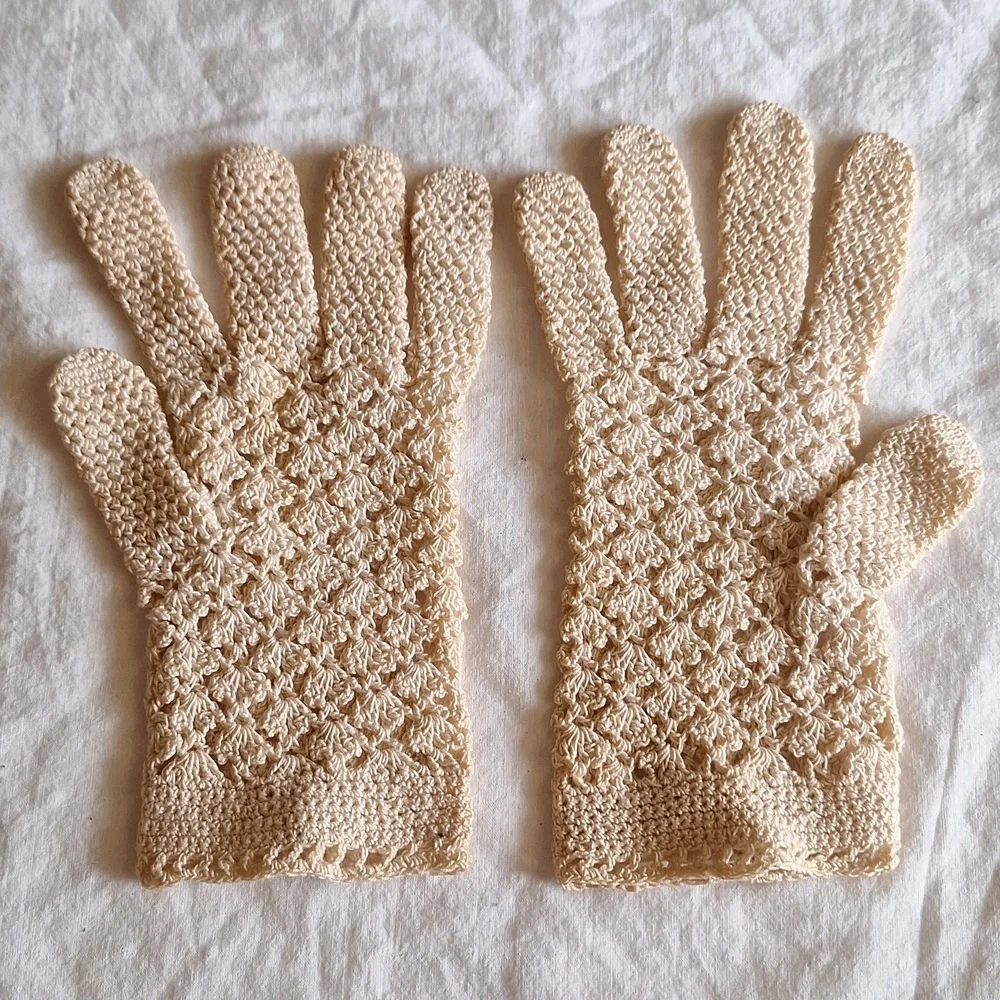 60's Vintage Crochet Cream Gloves